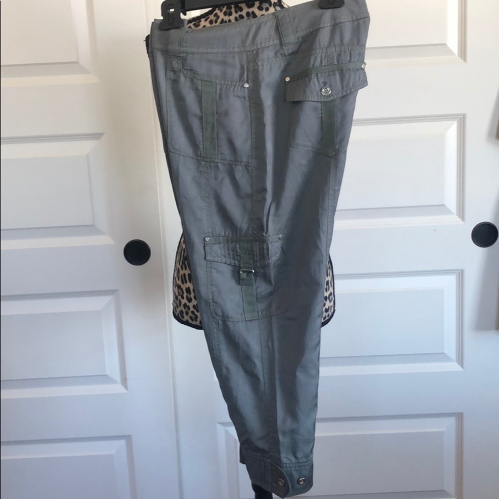Beautiful and supple WHBM cargo cropped pants!